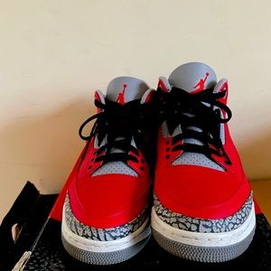 SIZE 11 JORDAN RETRO 3 FIRE RED CEMENT